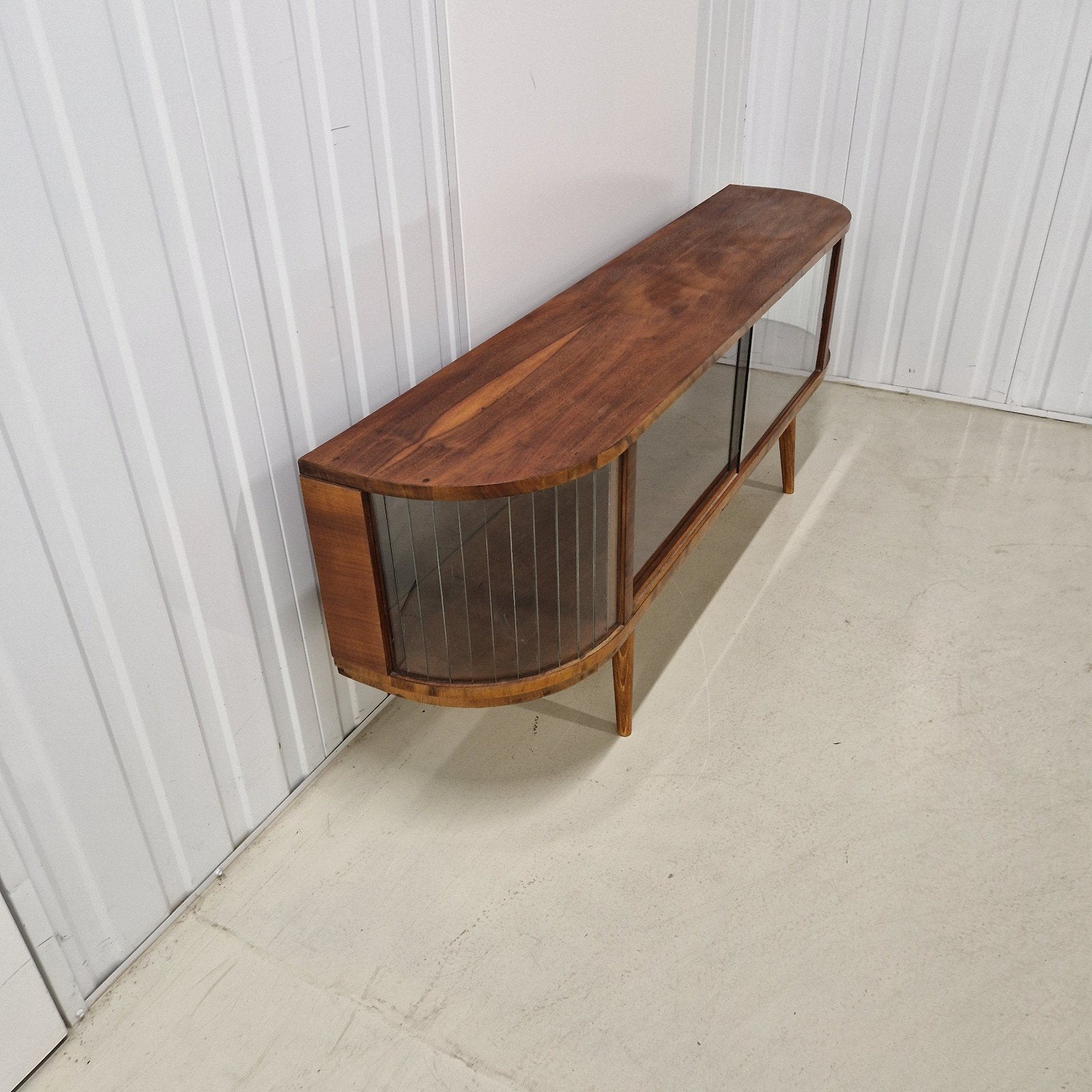 Foto 7 van Vintage Dressoir / Vitrinekast Jaren 60/70 Noten Fineer