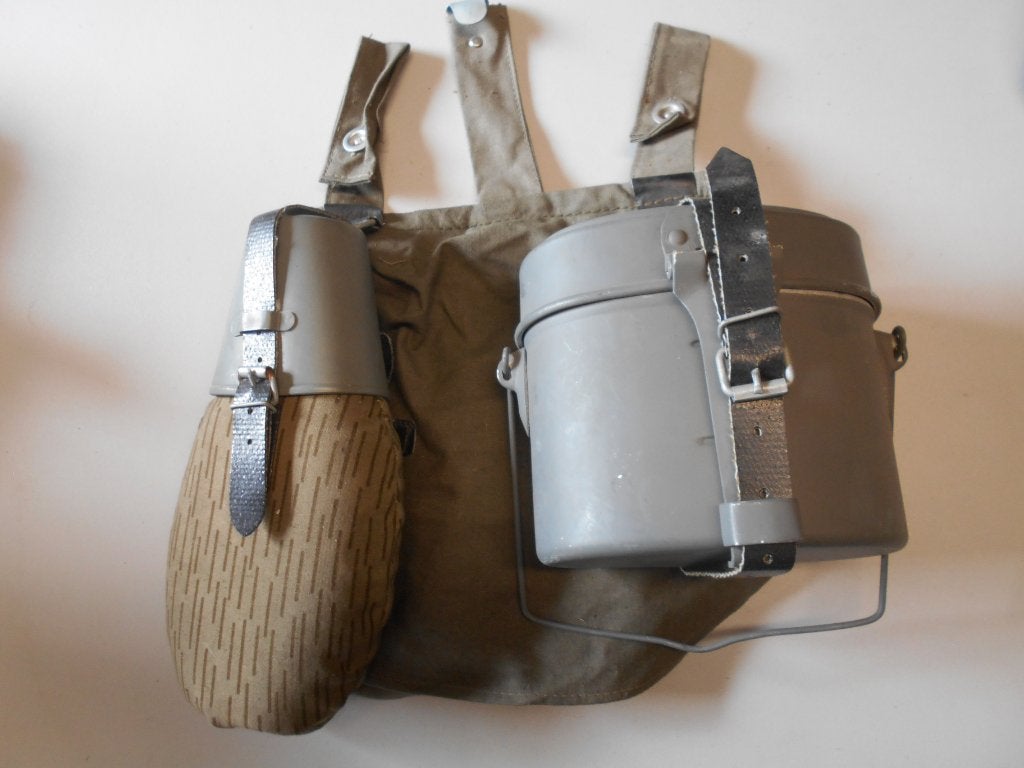 Samenstel veldfles en mess tin set DDR NVA, Ophalen of Verzenden, Landmacht, Duitsland, Overige typen