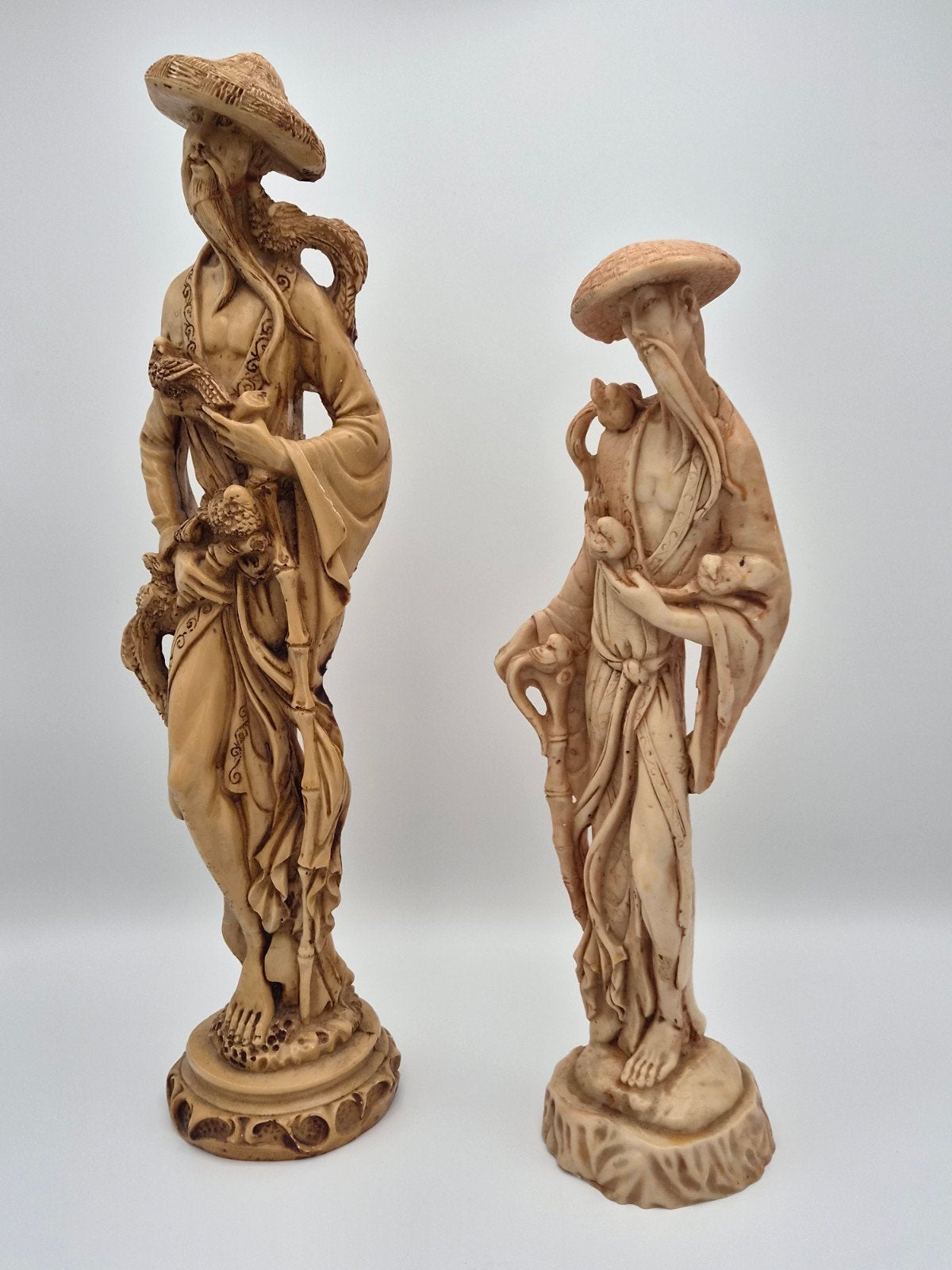 Twee Japanse beelden van imitatie ivoor, 46 en 36 cm, Antiek en Kunst, Kunst | Beelden en Houtsnijwerken, Ophalen of Verzenden