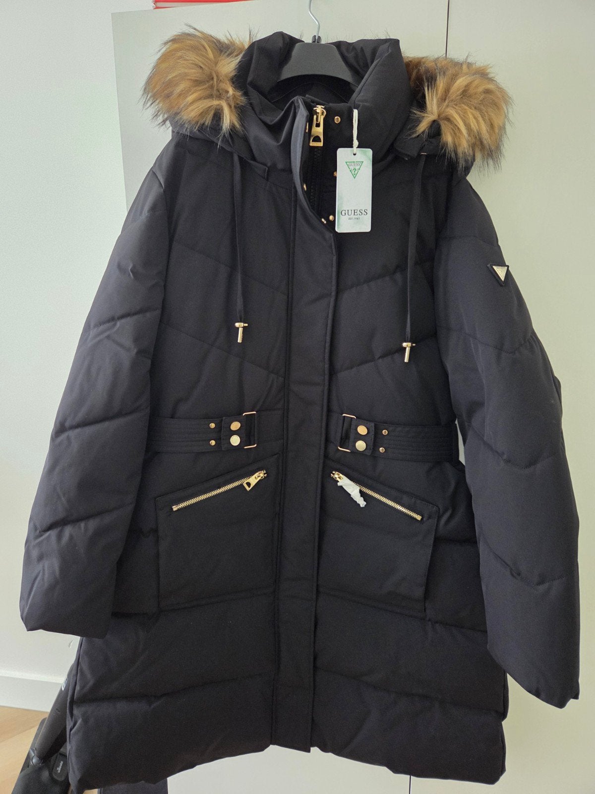 Nieuwe Guess winterjas met bontkraag - Maat XL, Kleding | Dames, Ophalen, Guess, Zwart, Maat 46/48 (XL) of groter