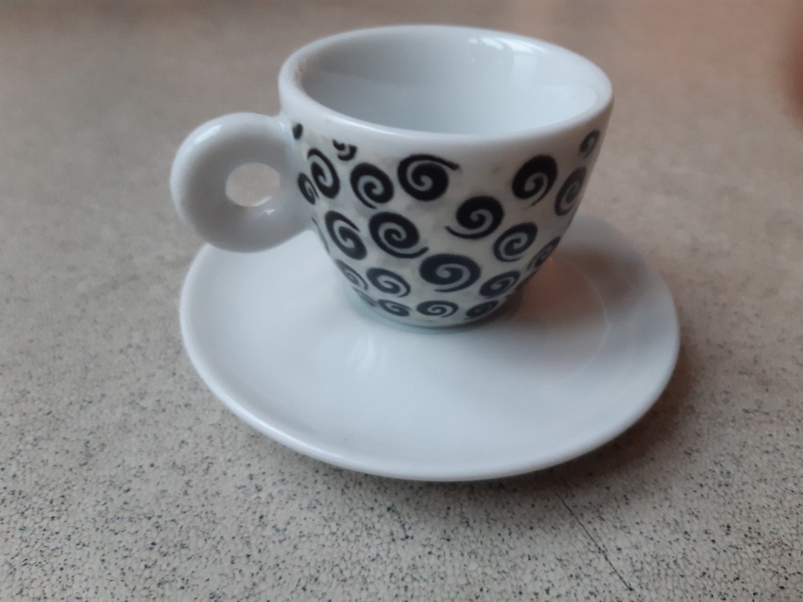 Illy Art Collection Espresso Kop en Schotel - Spirali 1995, Ophalen of Verzenden, Zo goed als nieuw, Overige stijlen, Kop(pen) en/of Schotel(s)