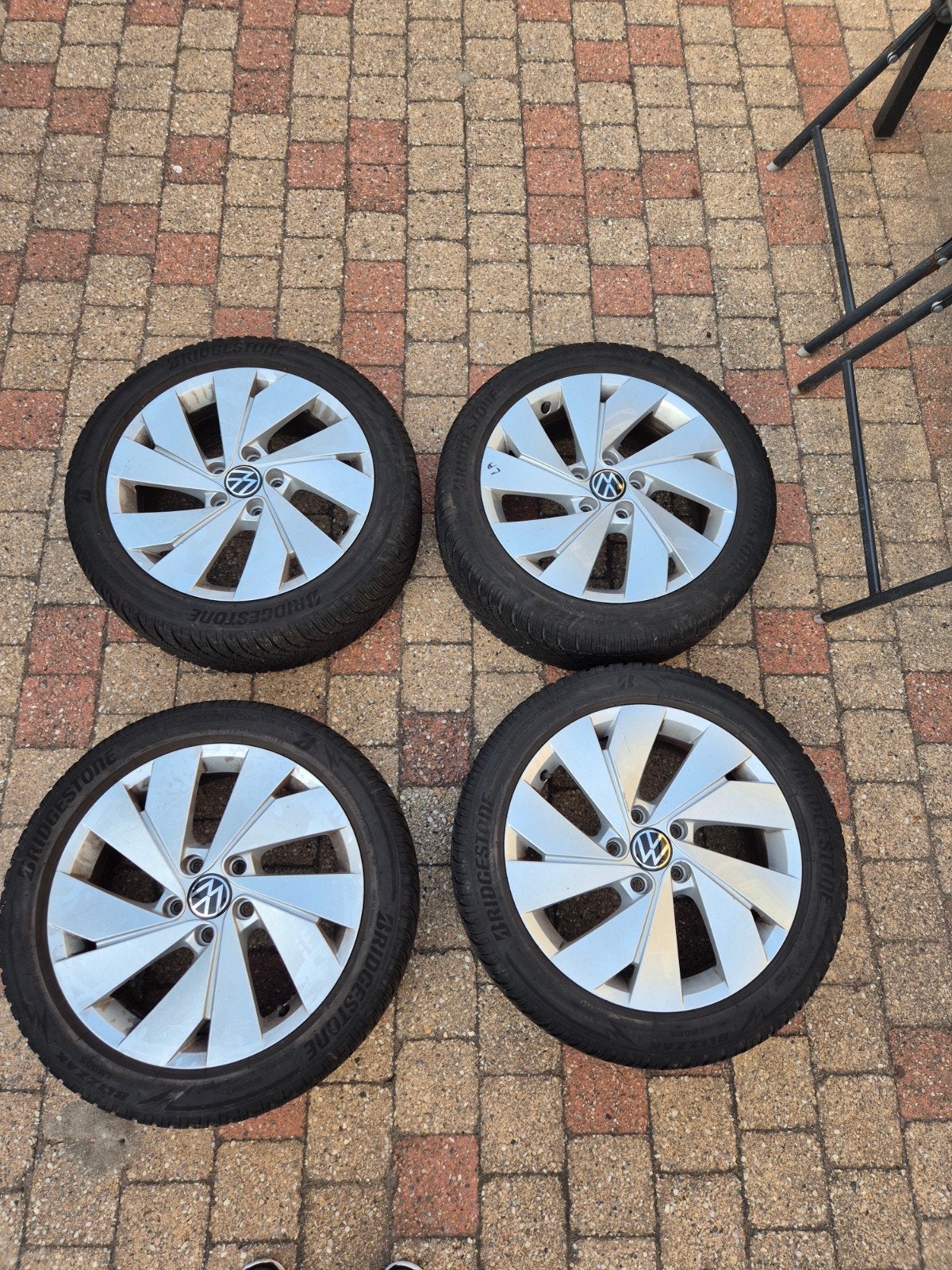 Set van 4 winterbanden met velgen - Bridgestone Blizzak, Auto-onderdelen, Gebruikt, Banden en Velgen, 17 inch, Personenwagen