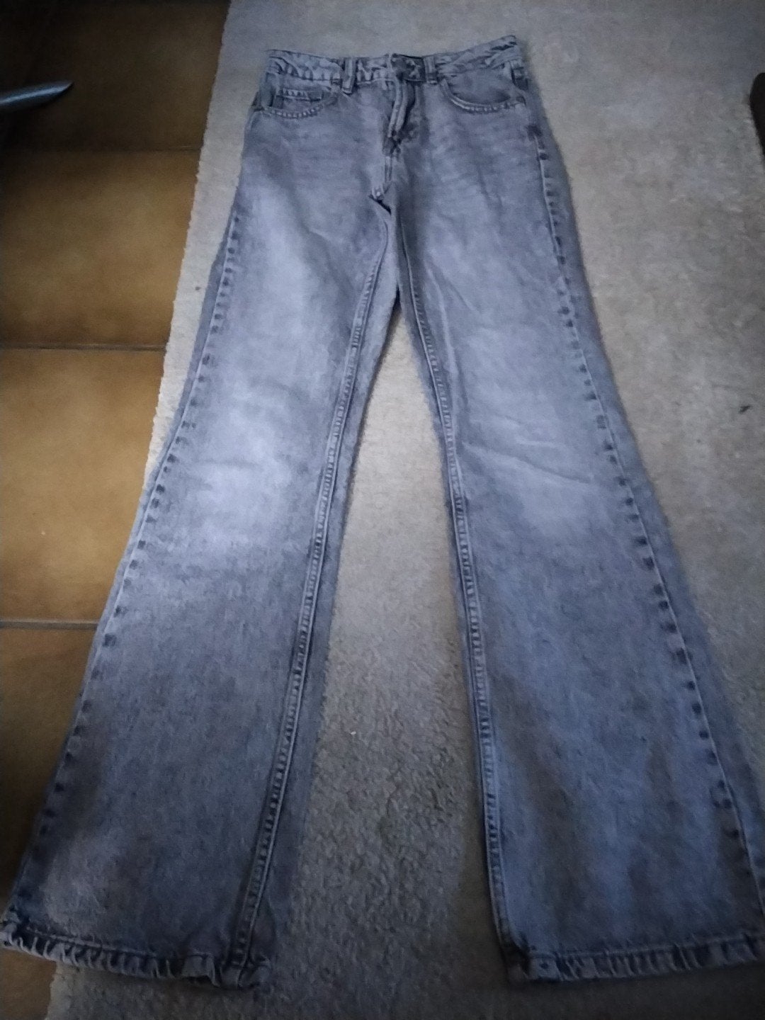 Stradivarius flared jeans maat 34, Kleding | Dames, Ophalen of Verzenden, Zo goed als nieuw, W27 (confectie 34) of kleiner, Grijs