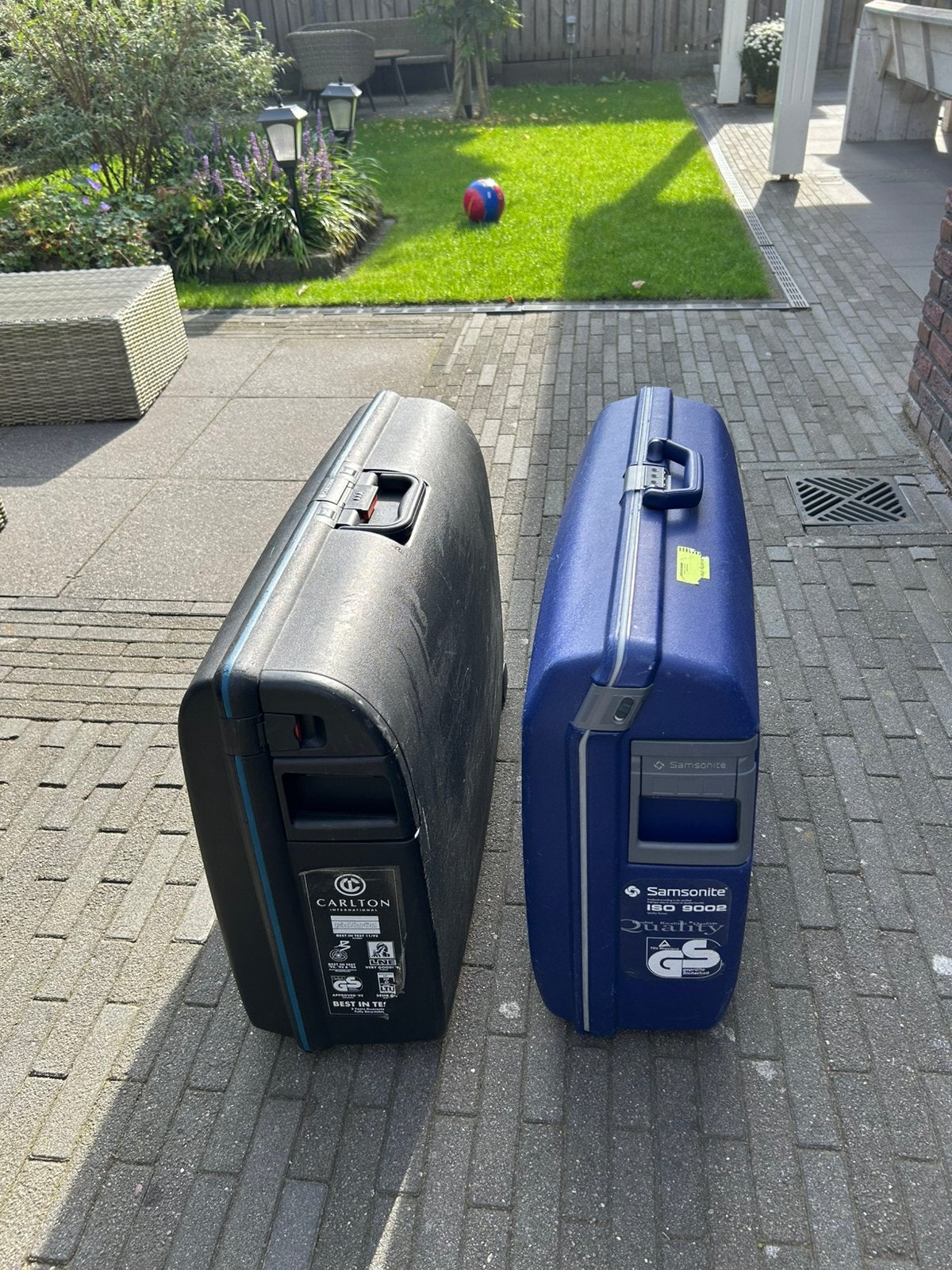 Twee reiskoffers, Motoren, Ophalen, Gebruikt
