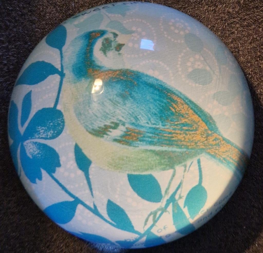Glazen halve bol met pastelkleurige vogels - 8 cm, Ophalen, Gebruikt, Meerkleurig, Overige stijlen