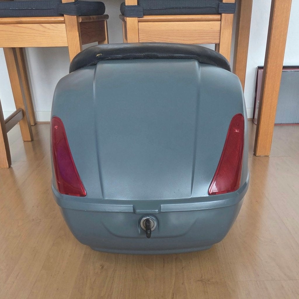 Topkoffer voor Vespa GTS 125, 250,300, Ophalen, Gebruikt
