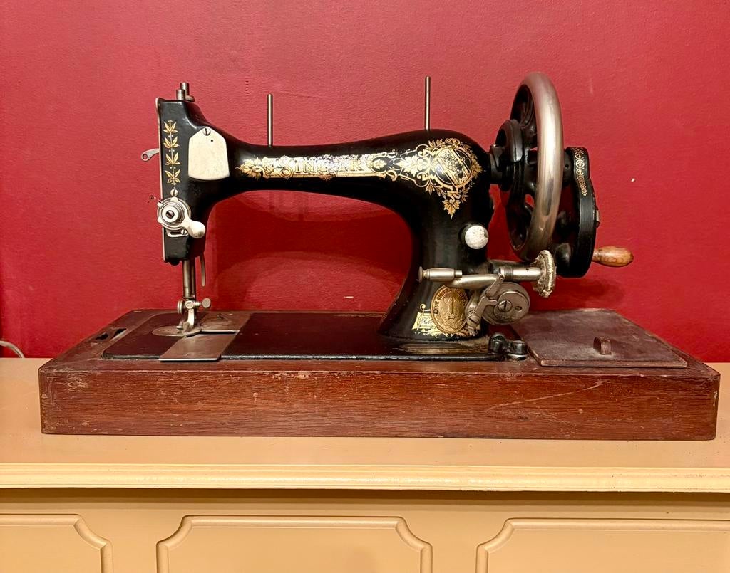 Antieke Naaimachine, Ophalen