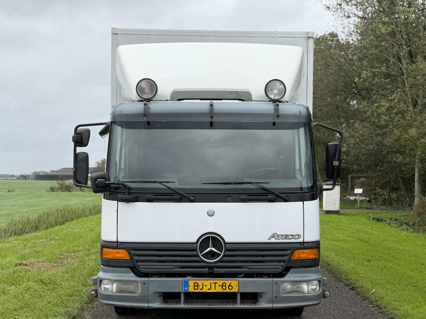 Mercedes-Benz Atego 815|Paardenvrachtwagen|152 PK|Hydraulisc, Achterwielaandrijving, Wit, Bedrijf, 152 pk