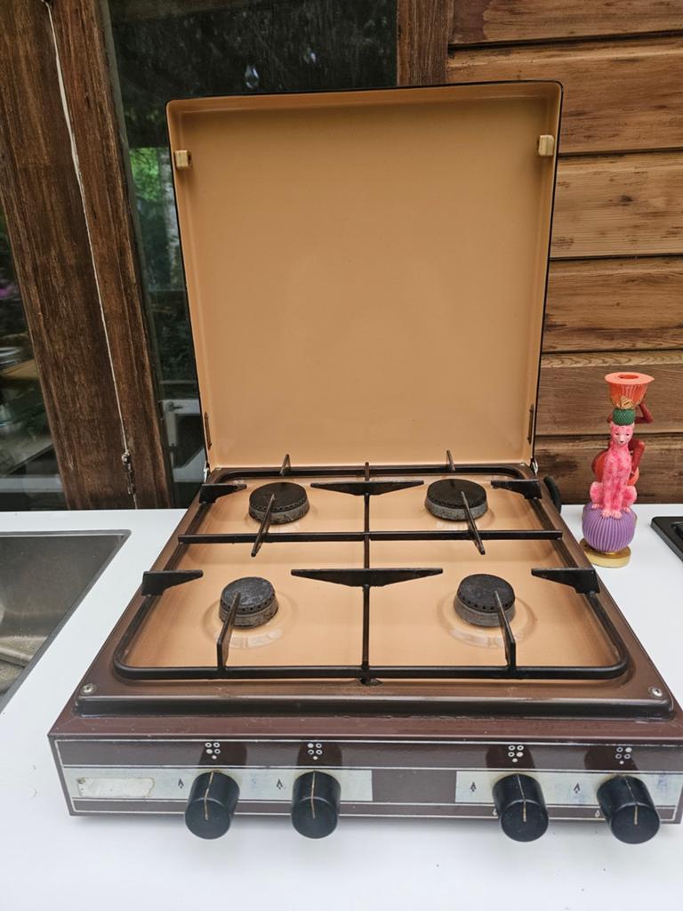 Vintage 4-pits gasfornuis met deksel - Bruin, Witgoed en Apparatuur, Fornuizen, Ophalen, Gebruikt, Minder dan 85 cm, 60 cm of meer
