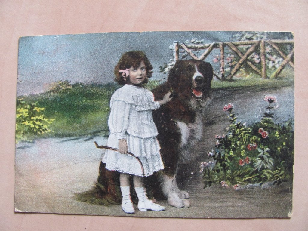 meisje met zweepje om haar Sint-Bernard in toom te houden, Ophalen of Verzenden, Voor 1920, Gelopen, Kinderen