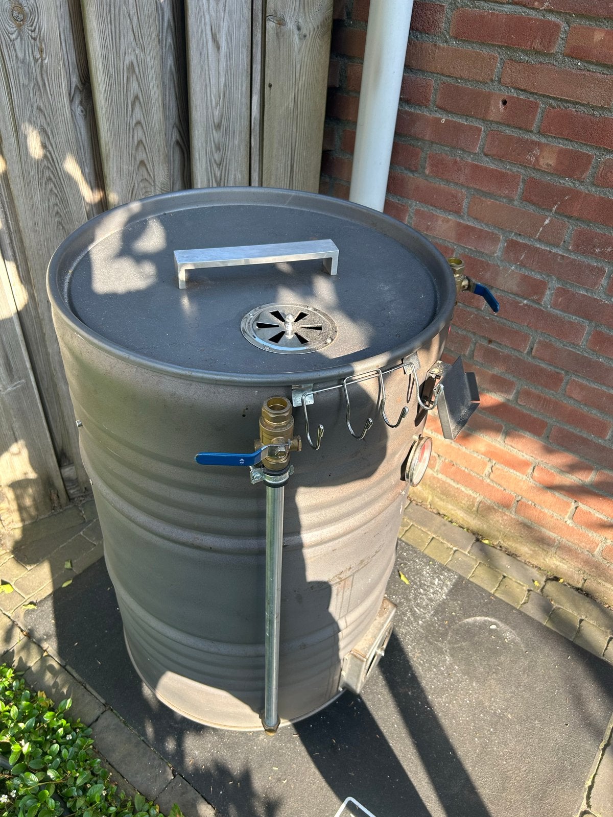 Zelfgemaakte Barrel BBQ / Smoker met thermometer, Ophalen, Gebruikt