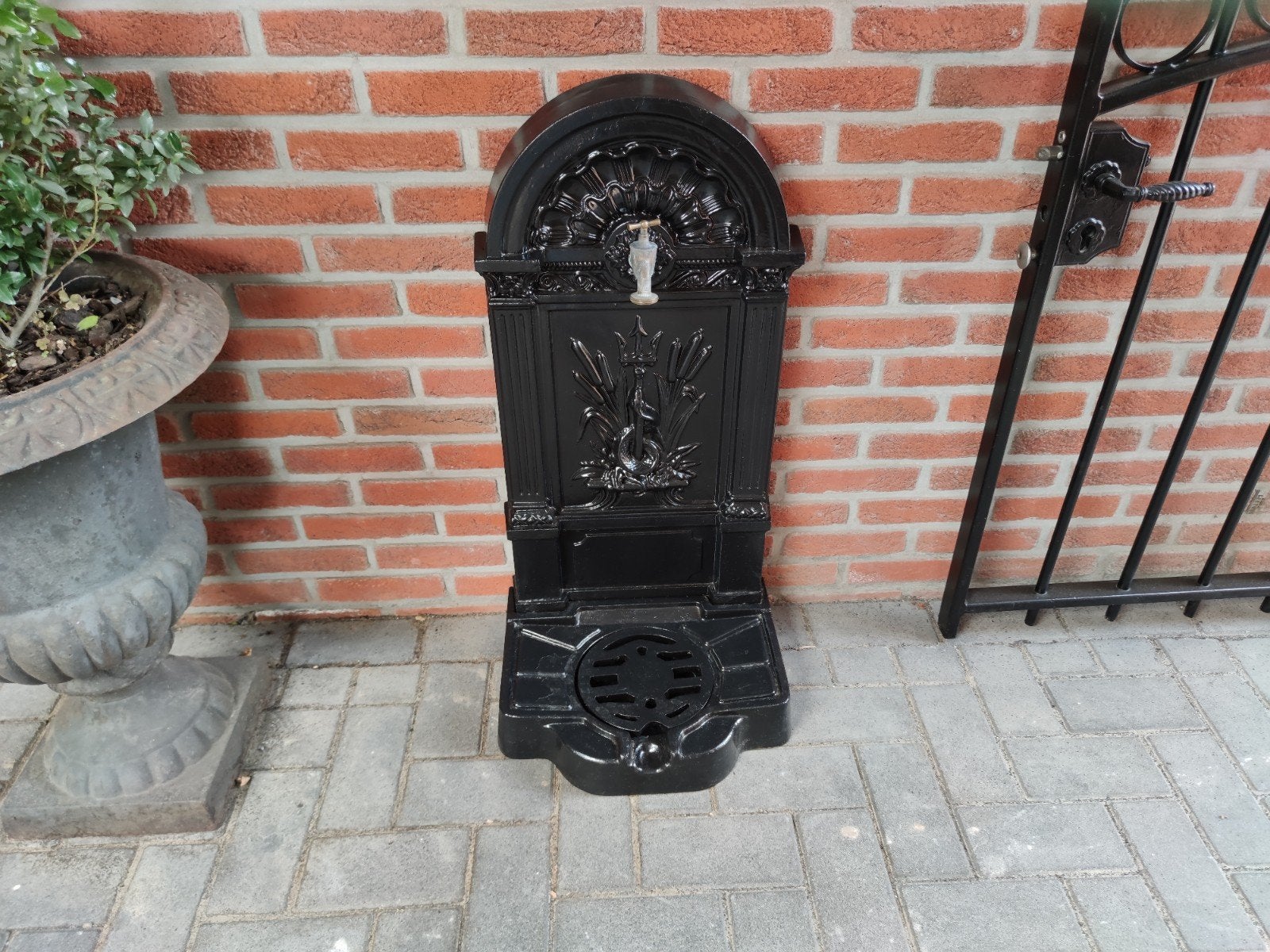 Zwart aluminium waterornament, fontein, buitenkraan,, Tuin en Terras, Ophalen, Zo goed als nieuw, Aluminium, Waterornament