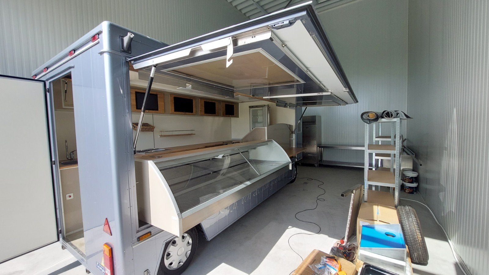 Complete visverkoopwagen – inclusief Iveco en 4 standplaatse, Ophalen