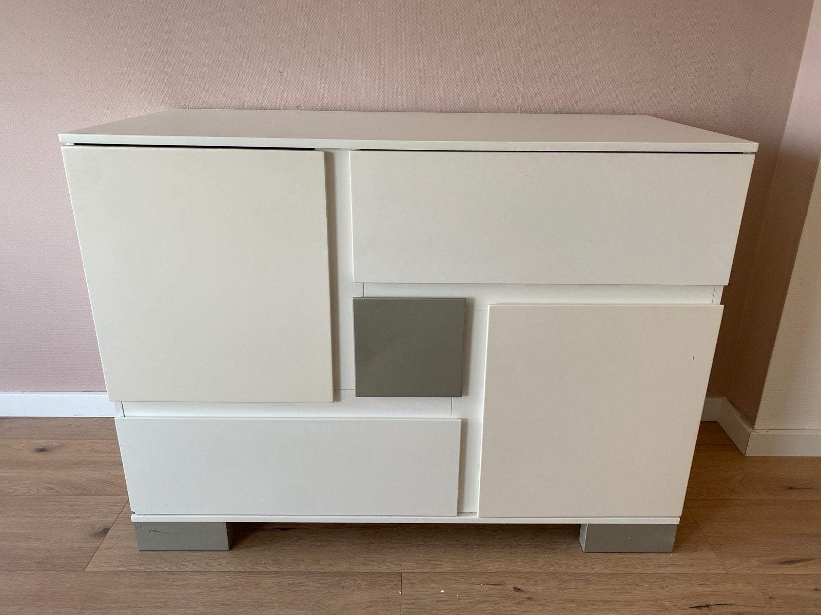 Stijlvolle Commode - Wit met Grijs Accent, Ophalen, Gebruikt, 50 tot 70 cm, 75 tot 100 cm