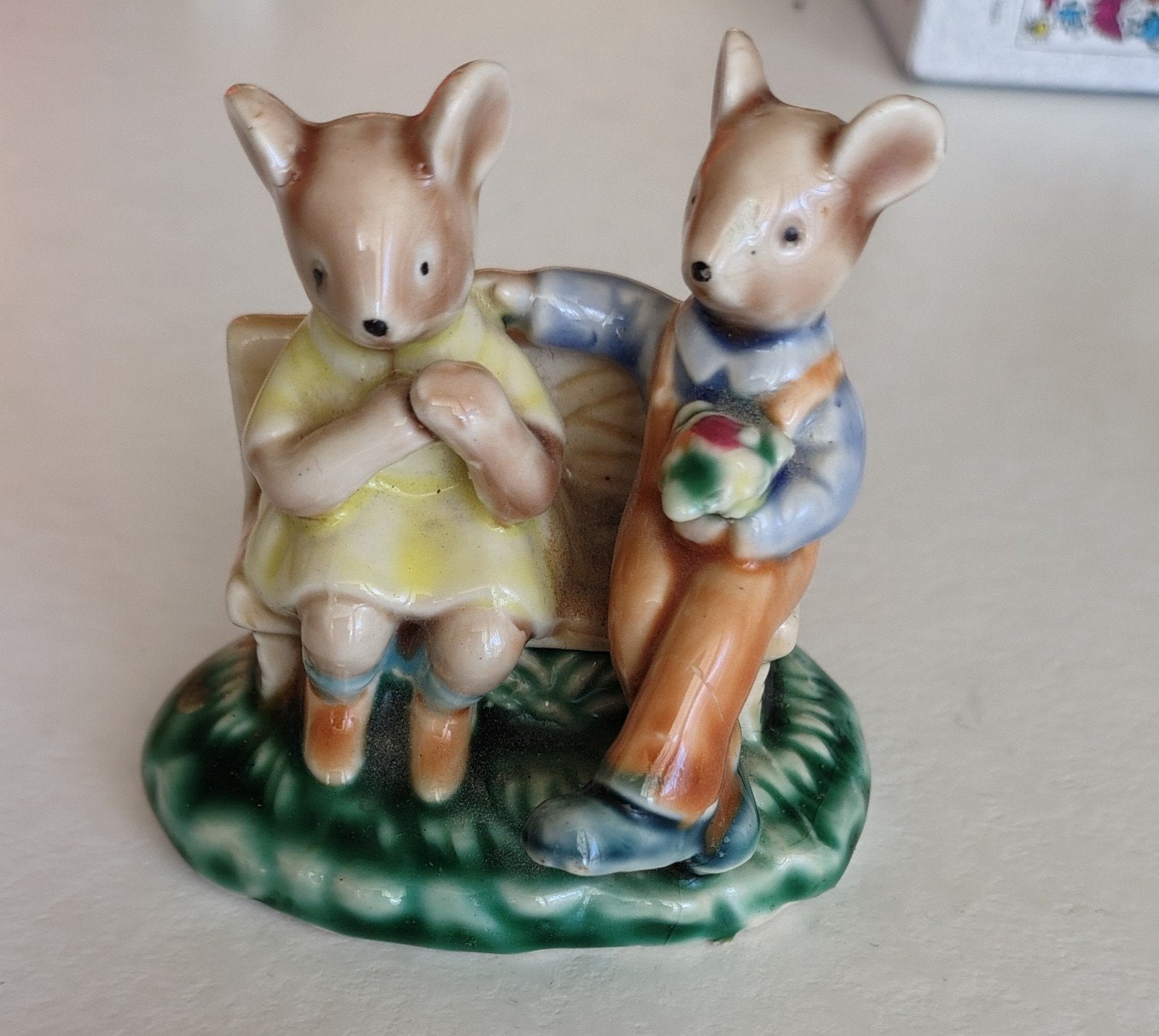 Schattig Vintage Enesco Porseleinen Muisjes op Bankje, Verzenden