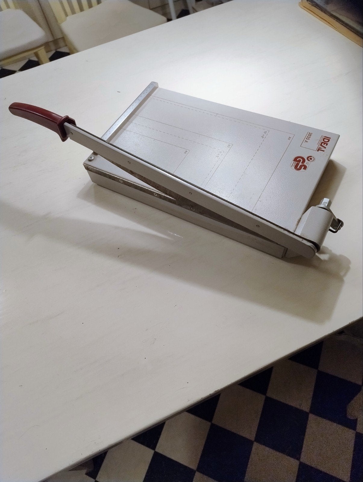 Degelijke Papiersnijder, Ophalen of Verzenden, Gebruikt, Overige thema's, Overige typen
