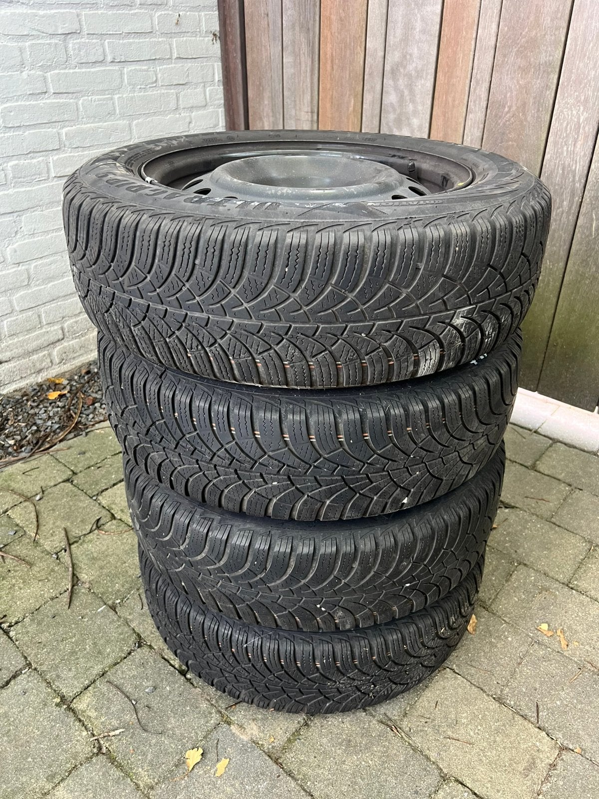Velg met winterband 185/65R15 Kia Rio 2018, Auto-onderdelen, Ophalen, 15 inch, Banden en Velgen, 185 mm
