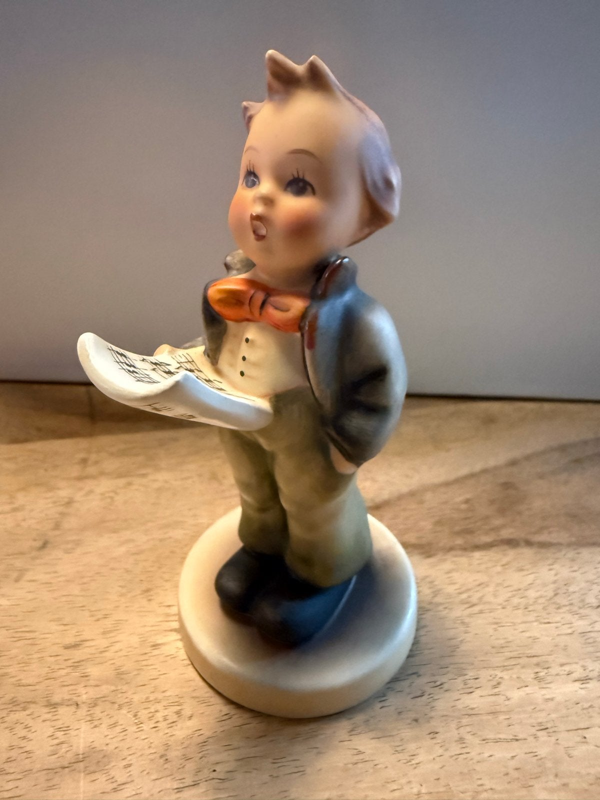 Vintage Hummel Goebel beeldje - Zingende jongen, Ophalen of Verzenden, Zo goed als nieuw