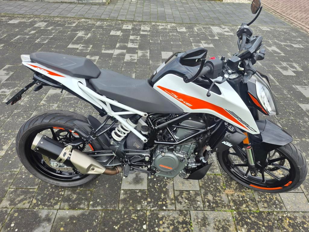 KTM Duke 390 2021 A2 Naked Bike - Perfecte staat!, 390 cc, LED Verlichting, Particulier, Minimaal motorrijbewijs A2
