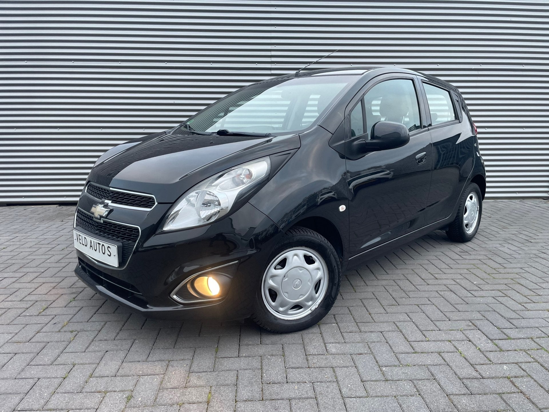 Chevrolet Spark 1.0 16V bouwjaar 2013 ( dealer onderhouden ), Auto's, Chevrolet, Voorwielaandrijving, Gebruikt, Zwart, 4 cilinders
