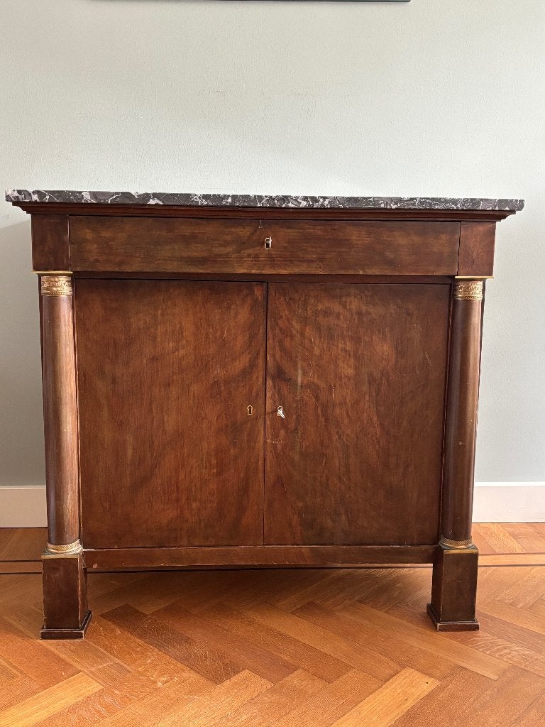 Commode met marmeren blad