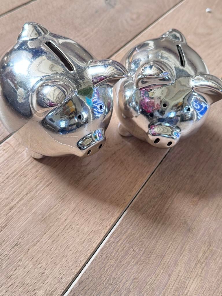 2 zilverkleurige spaarvarkentjes, Ophalen of Verzenden, Zo goed als nieuw, Dier