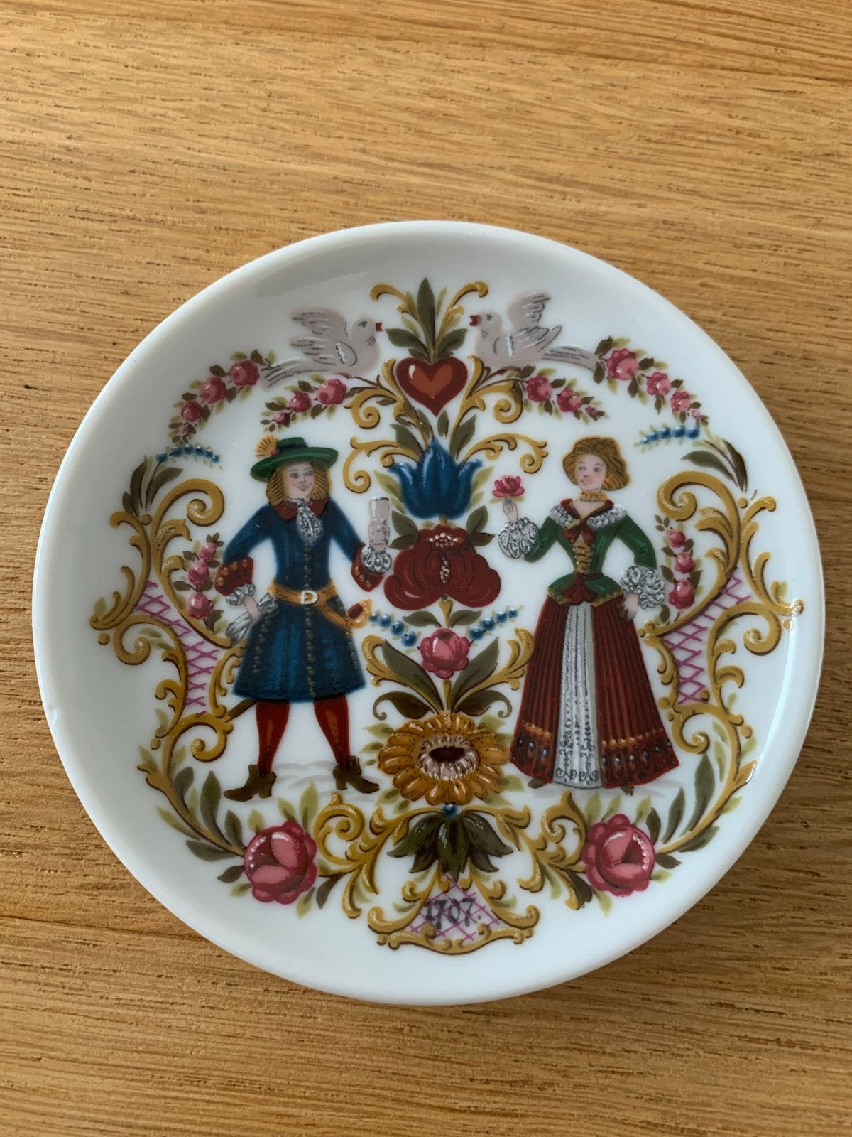 Decoratief Kurt Hammer sierbordje met historisch tafereel, Ophalen of Verzenden