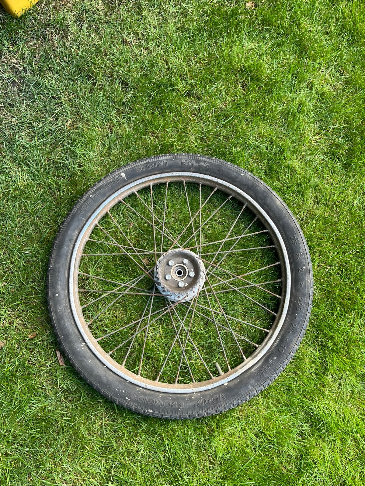 Achterwiel honda pc50, Fietsen en Brommers, Ophalen of Verzenden, Zo goed als nieuw
