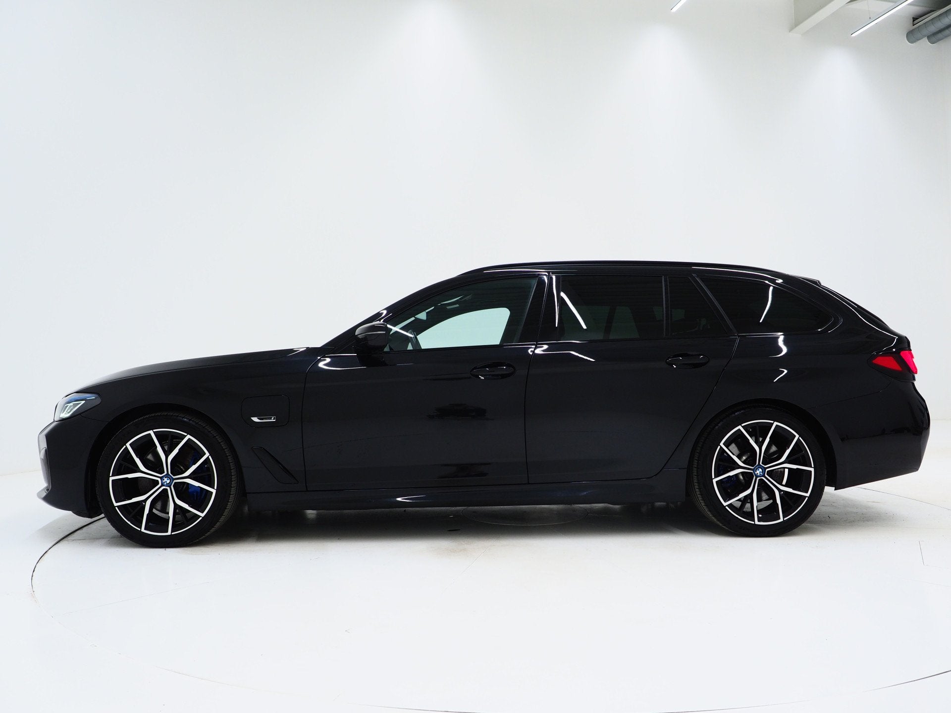 BMW 5 Serie Touring 530e M Sport Shadow Line | Panoramadak |, 1998 cc, Achterwielaandrijving, Gebruikt, 4 cilinders