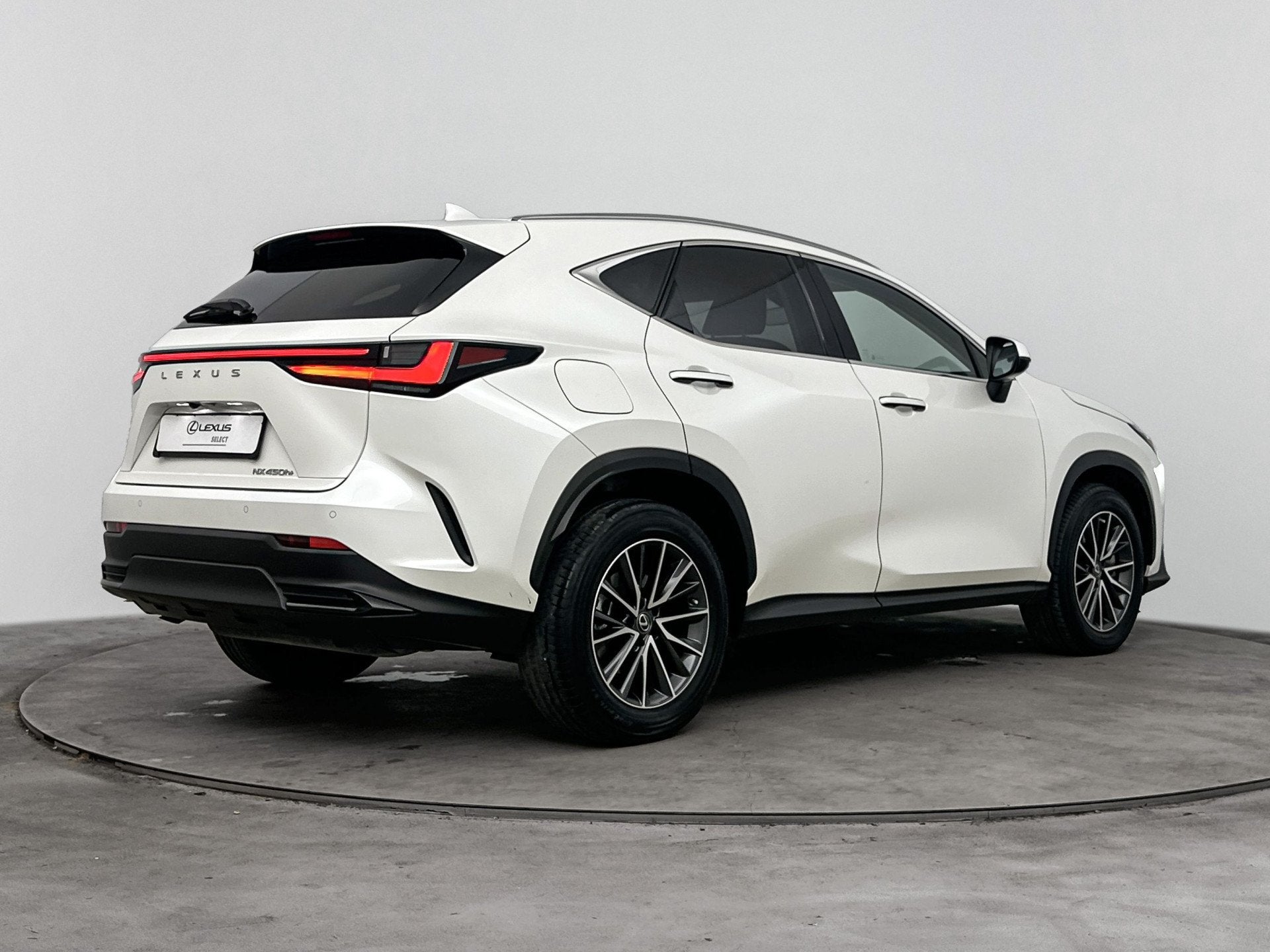Lexus NX 450h+ AWD Luxury Line | Parkeersensoren V+A | Blind, Auto's, Automaat, 12 maanden, Gebruikt, 4 cilinders