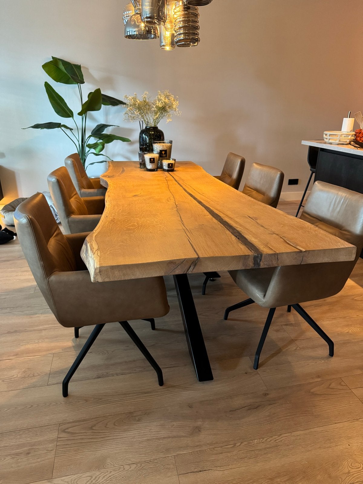 Eikenhouten boomstam eettafel + 6 leren stoelen, Ophalen, Zo goed als nieuw