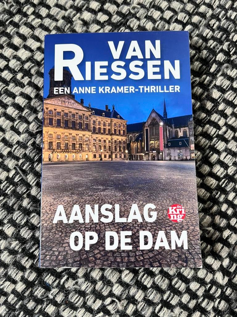 Joop van Riessen - Aanslag op de Dam, Boeken, Ophalen of Verzenden, Zo goed als nieuw, Joop van Riessen