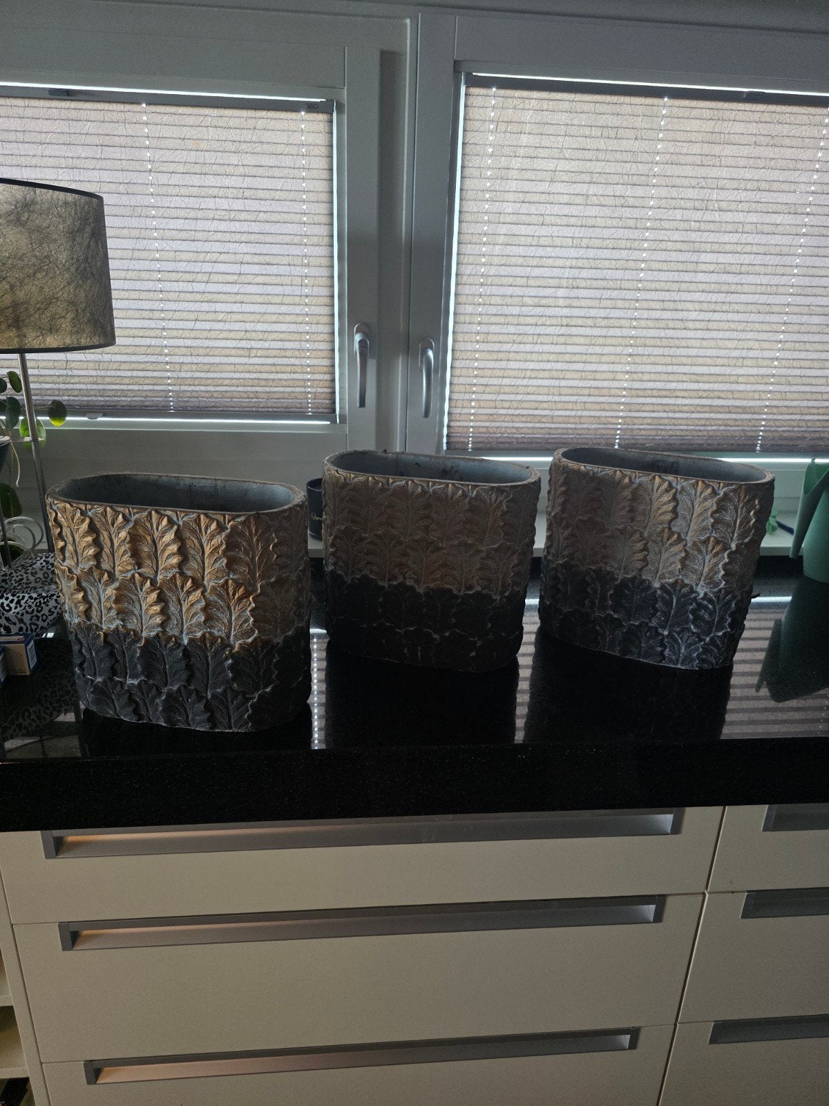 Goed met zwarte bloempotten, afkomstig van Intratuin, Steen, Minder dan 30 cm, Rond, Ophalen of Verzenden