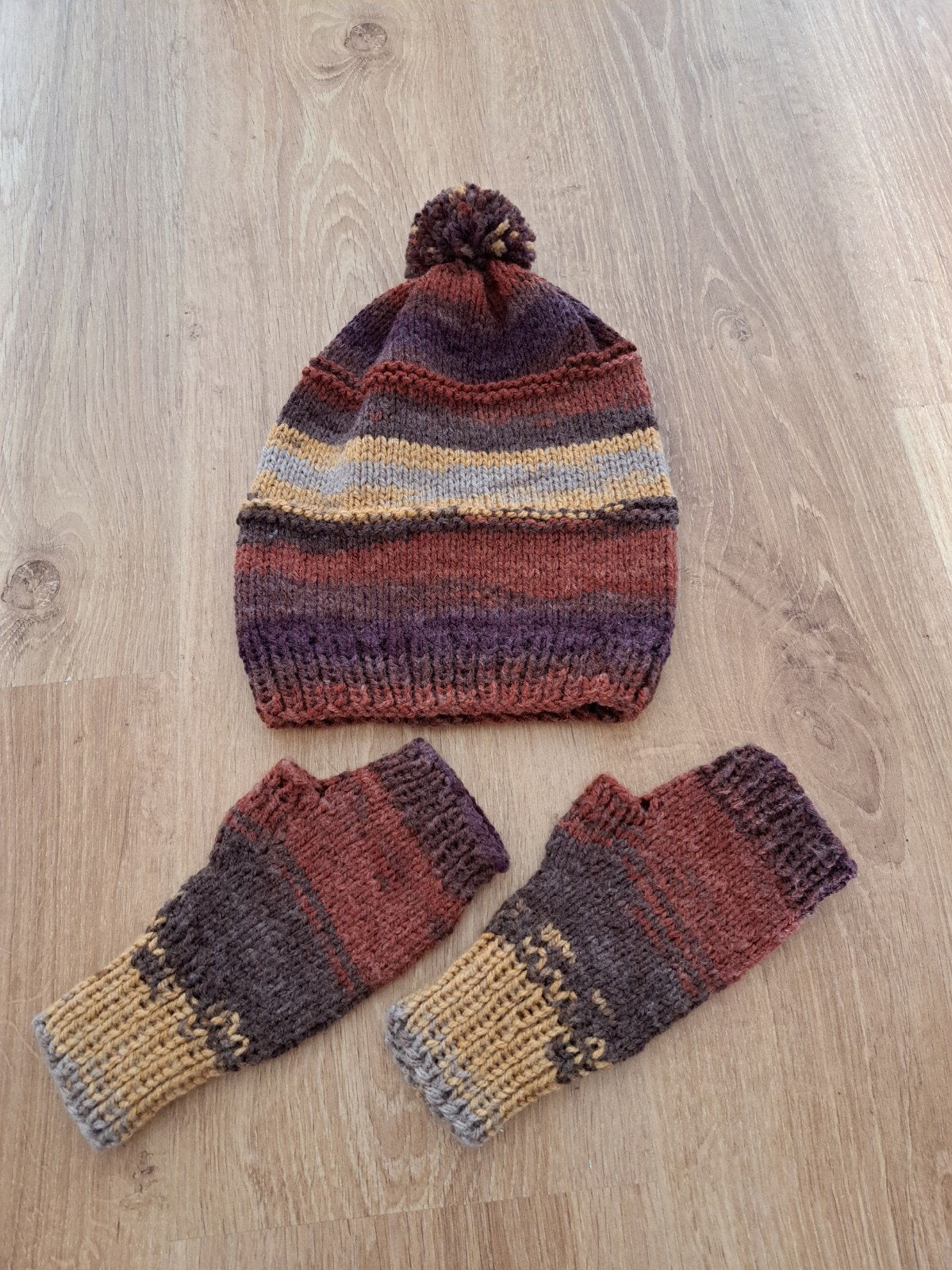 Handgemaakte gebreide muts en vingerloze handschoenen set, Ophalen of Verzenden, Nieuw, Maat 38/40 (M), Muts