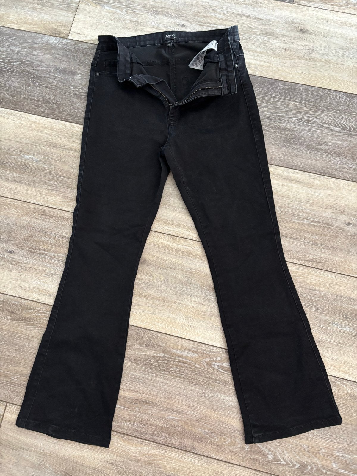 ONLY zwarte flared jeans - Maat L30, Ophalen of Verzenden, Gedragen, Zwart, W30 - W32 (confectie 38/40)