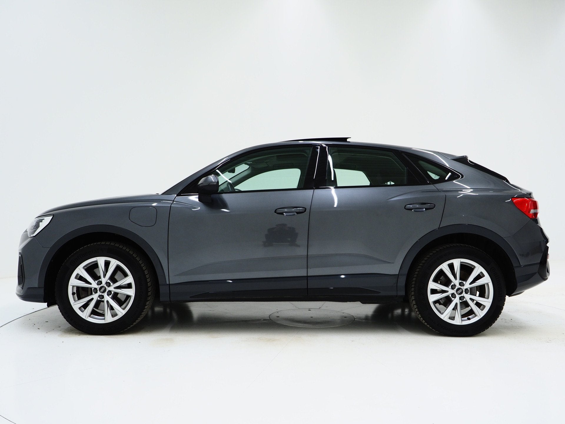 Audi Q3 Sportback 45 TFSI e Edition Full Black | Panoramadak, Gebruikt, Zwart, Hybride Elektrisch/Benzine, Zilver of Grijs