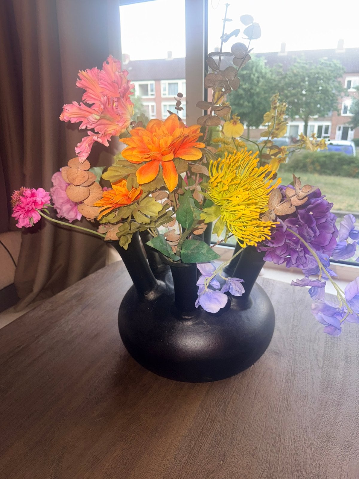 Grote toetervaas / tulpenvaas Loods 5 met zijden bloemen, Ophalen, Zwart, Inclusief decoratie, Zo goed als nieuw