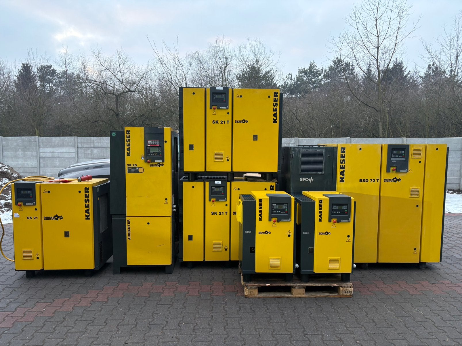 Gezocht schroefcompressor Kaeser Atlas Copco Defect werkend, Doe-het-zelf en Verbouw, Compressors, 100 liter of meer, Ophalen
