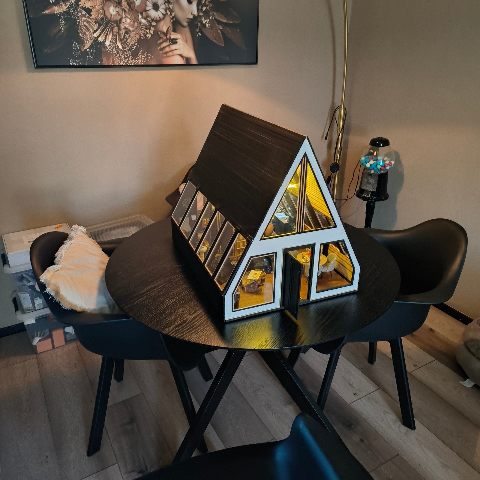 moderne poppenhuis schaal 1:12, Ophalen, Poppenhuis