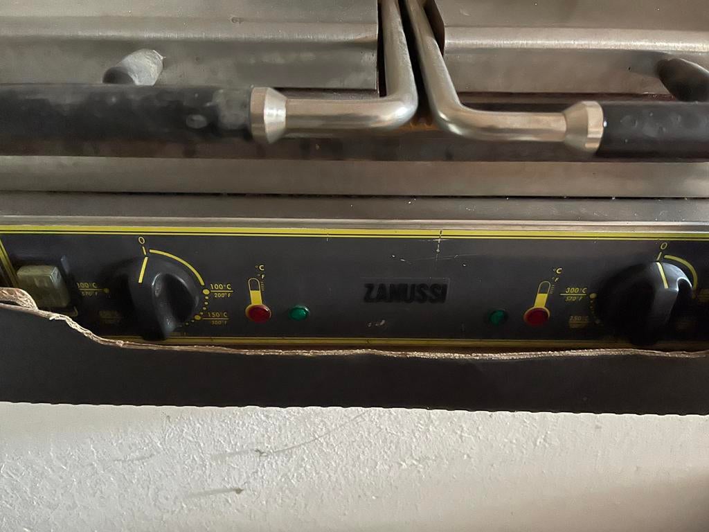 Grill Zanussi, Muziek en Instrumenten, Blaasinstrumenten | Trompetten, Ophalen of Verzenden, Zo goed als nieuw, Overige typen