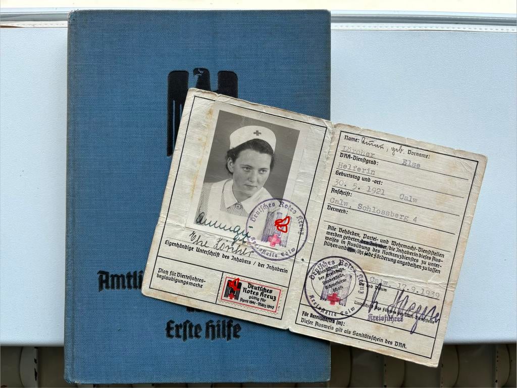 DRK erste hilfe buch en ausweis DRK helferin beide uit 1939, Verzamelen, Ophalen of Verzenden, Overige soorten, Duitsland, Overige typen