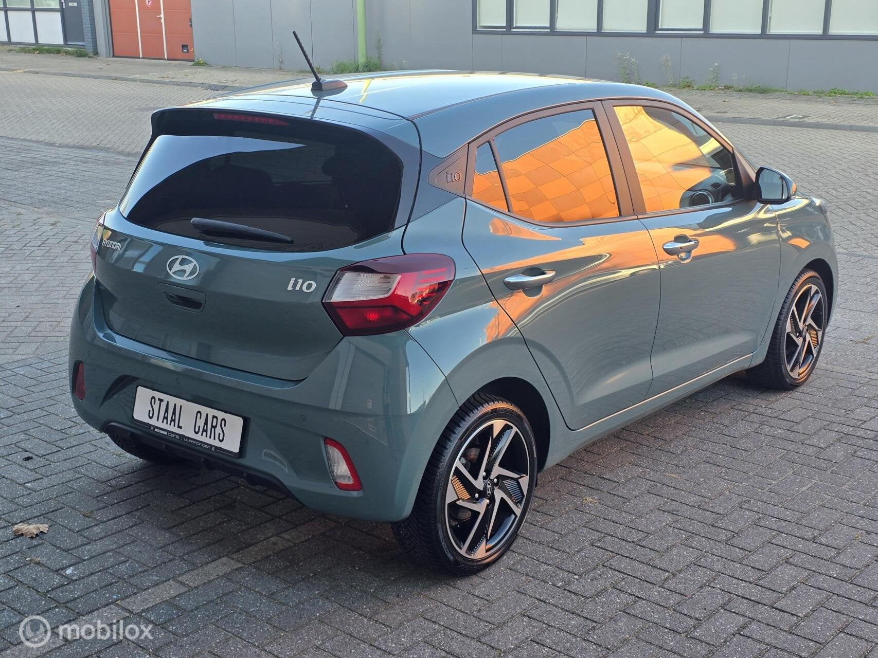 Hyundai i10 1.2_Premium_79Pk_Automaat_Keyless, Dealer onderhouden, Stof, Gebruikt, 4 cilinders