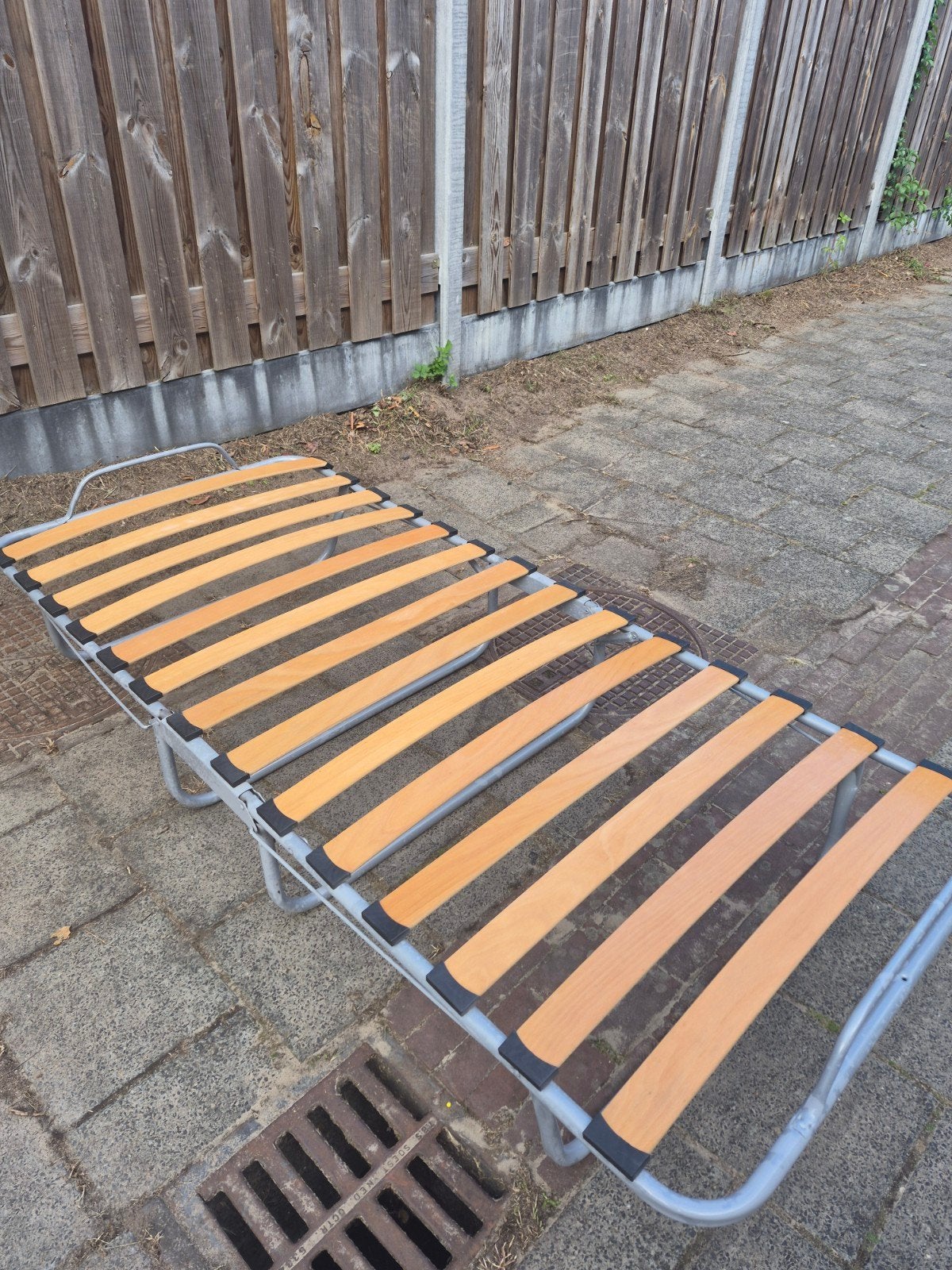 Gratis logeerbed - Gebruikt, maar in prima staat, Huis en Inrichting, Ophalen, Gebruikt, Eenpersoons, 80 cm