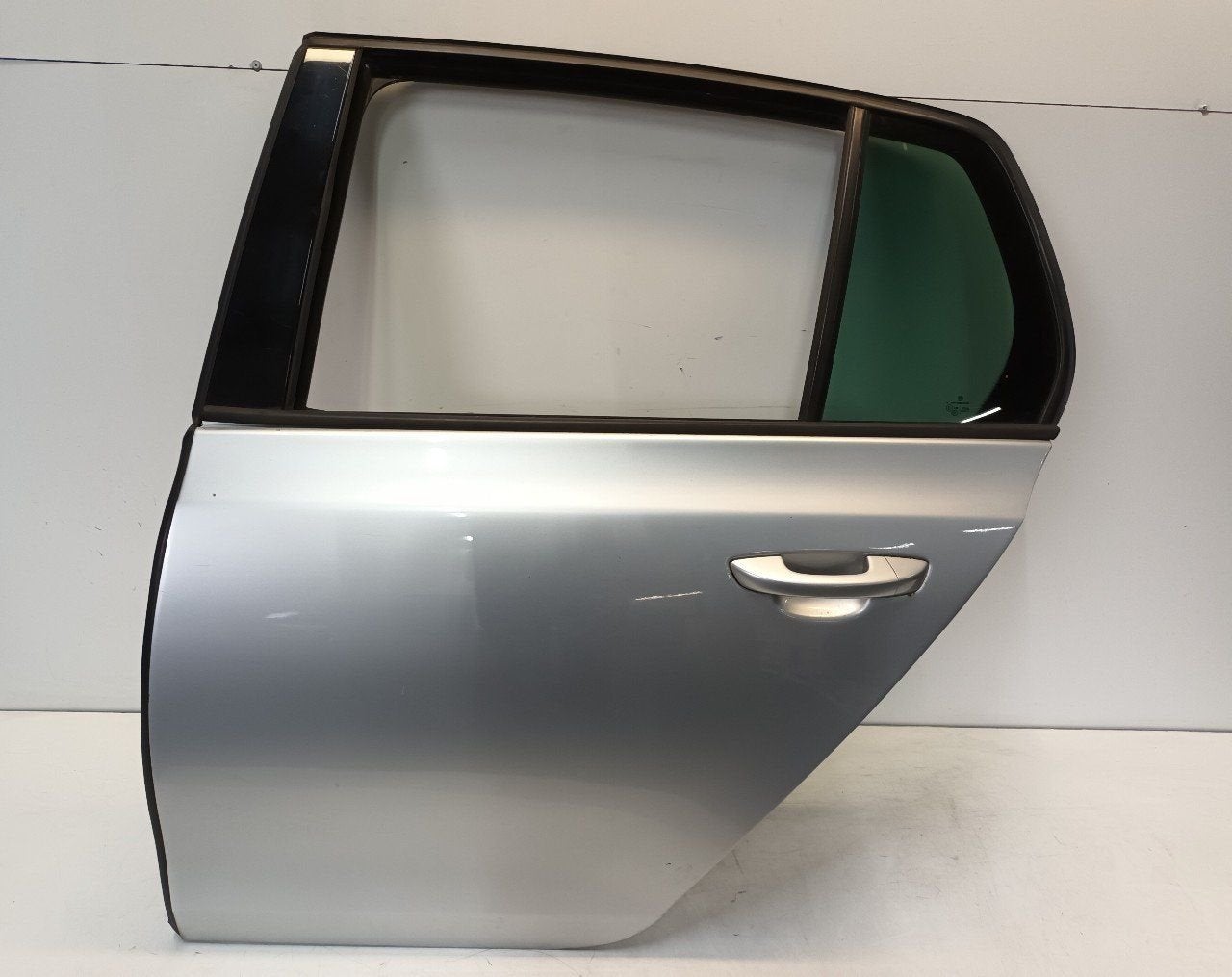Portier links achter Volkswagen Golf, Onderdelen@venauto.nl, Van der Ven Autorecycling B.V., Gebruikt, Ettenseweg 76, 4706 PB Roosendaal, The Netherlands