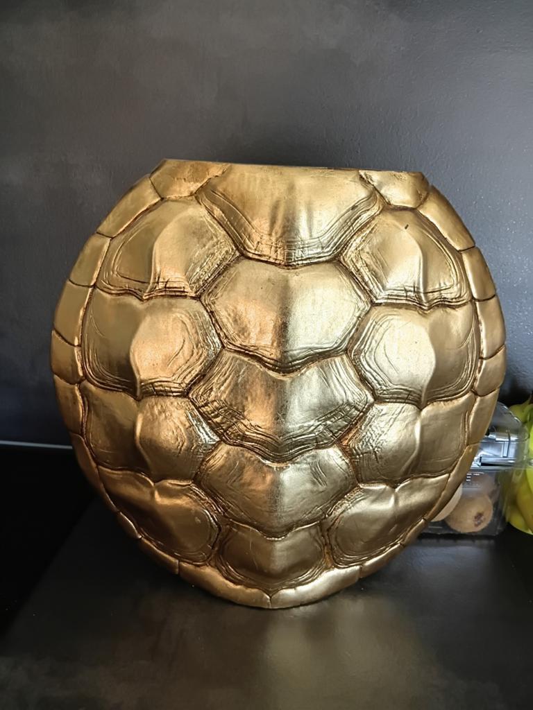 Nieuw gouden schildpad vaas, Ophalen