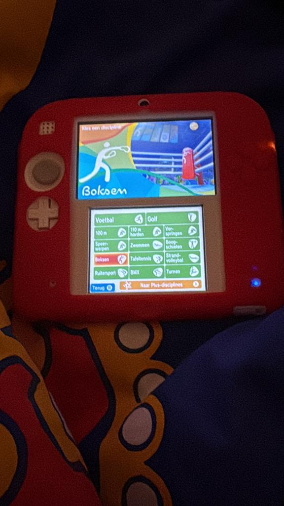 2ds met mario en sonic olympische spelen, oplader en tasje, Ophalen of Verzenden, Zo goed als nieuw, Zwart, 2DS