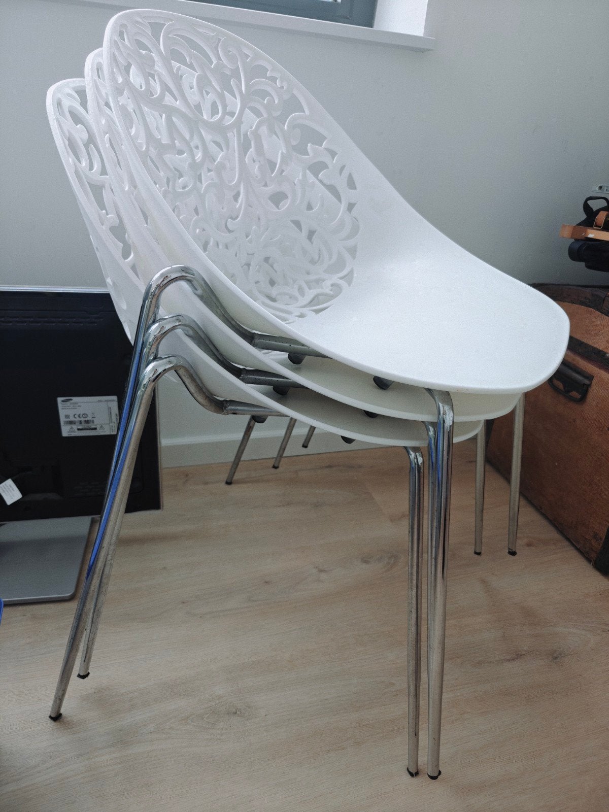 Set van 4 witte stoelen met sierlijk rugleuning design, Ophalen, Modern, Sierlijk, Elegant, Wit, Vier