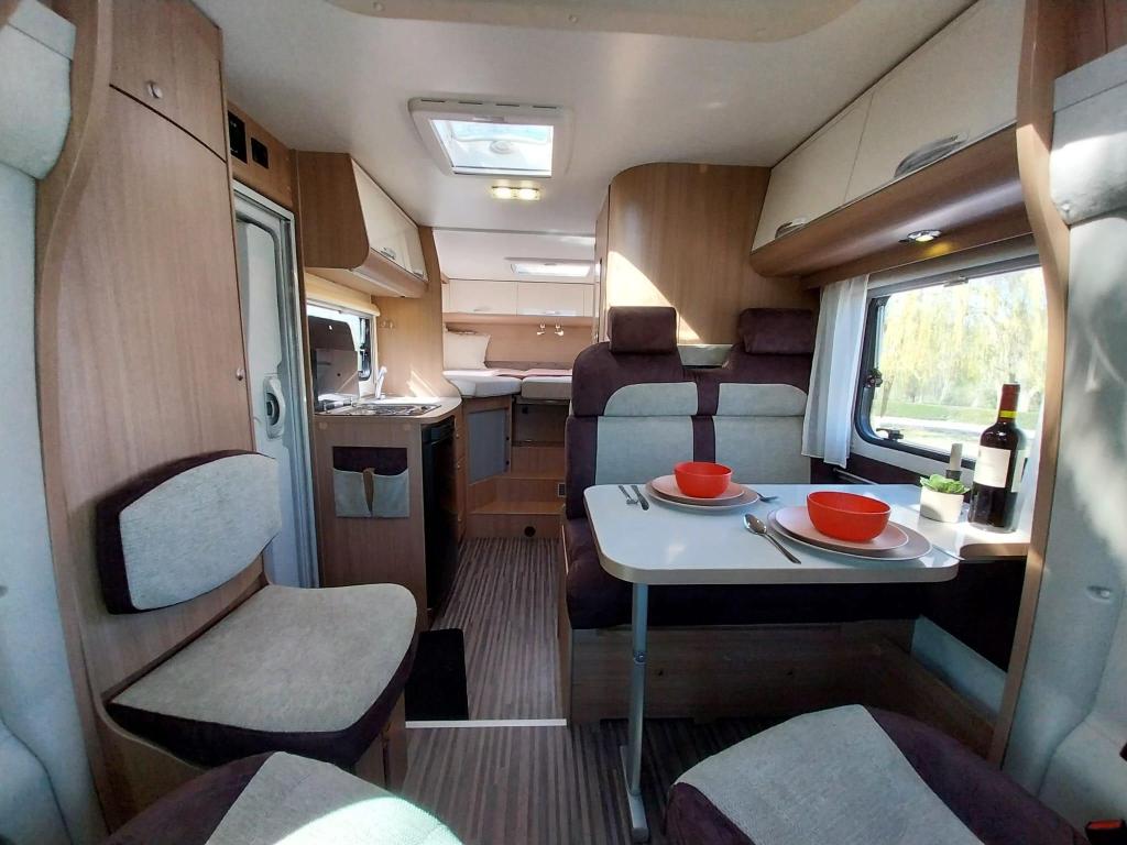 Prachtige Sun Living Lido 42 SL met maar 93829 gereden km's, Caravans en Kamperen, Campers, Niet ingevuld, Winterisolatie, Ringverwarming