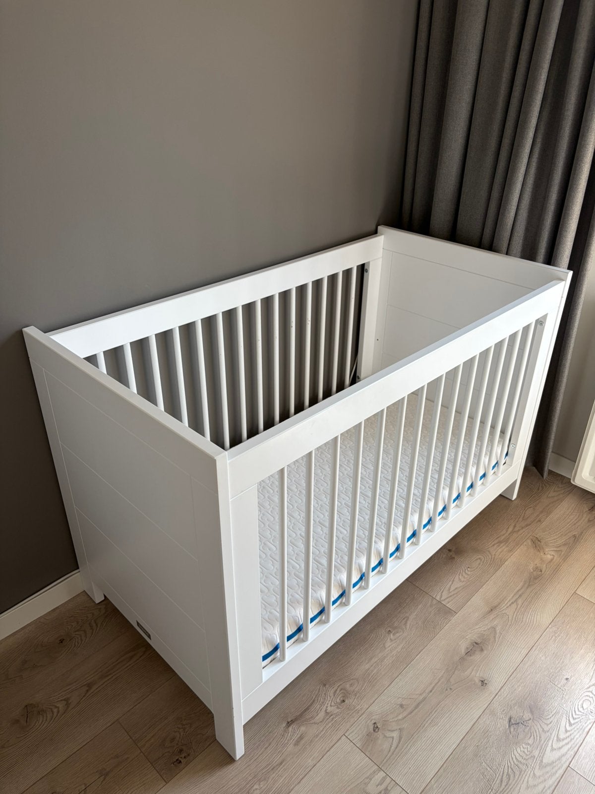 Bopita ledikant 60x120 wit met netjes matras en hoeslakens, Ophalen, Gebruikt, Jongetje of Meisje