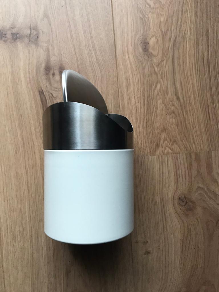 Klein afvalbakje / prullenbakje, Huis en Inrichting, Woonaccessoires | Prullenbakken, Kunststof, Ophalen of Verzenden, Zo goed als nieuw